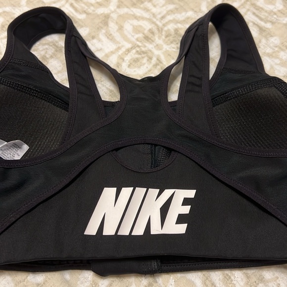 Nike sport top with bra  XS - Picture 3 of 6